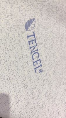 Il jacquard impermeabile del poliestere 200gsm tesse la larghezza del tessuto 2.4m