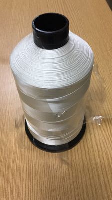 Il filato bianco crudo resistente 150d/3 dello strappo ha filato il filato cucirino del poliestere