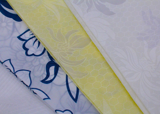 Modello di fiori basso bianco all'ingrosso che stampa il tessuto del tessuto di seta naturale del poliestere del tricot per i copri materasso