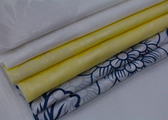 Modello di fiori basso bianco all'ingrosso che stampa il tessuto del tessuto di seta naturale del poliestere del tricot per i copri materasso