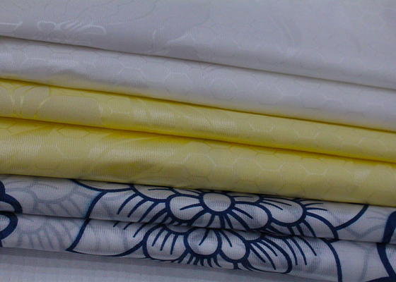 Modello di fiori basso bianco all'ingrosso che stampa il tessuto del tessuto di seta naturale del poliestere del tricot per i copri materasso