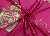 il filo di ordito 100% del poliestere ha tricottato tessuto rosa stampato del materasso della polvere dell'oro il grande