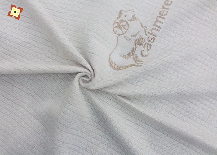 Tipo imbottente punto del tessuto di seta naturale del tessuto del materasso del jacquard tricottato bianco sporco del tessuto